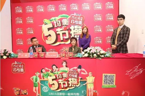 贊氣質(zhì)！“加班”&“心儀女”，康師傅打鹵面北京Orz鄭女王|餐飲界