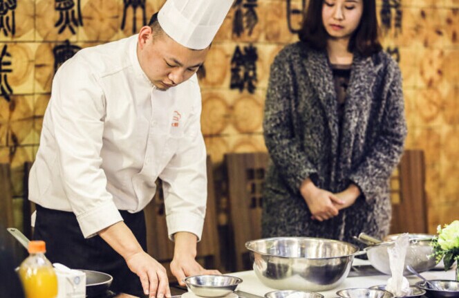 廚師上門O2O平臺(tái)轉(zhuǎn)型“高端定制”能否找到盈利突破口？|餐飲界