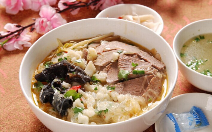 特色美食被“標(biāo)準(zhǔn)化”背后的思考：同質(zhì)化問題怎么破？|餐飲界