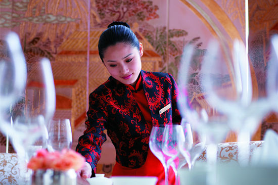 去一家餐廳用餐，你遇到過哪些尷尬的服務(wù)？|餐飲界
