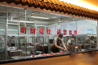 繼亮灶后再亮生產線，餐企生產過程有望接受市民網上監(jiān)督