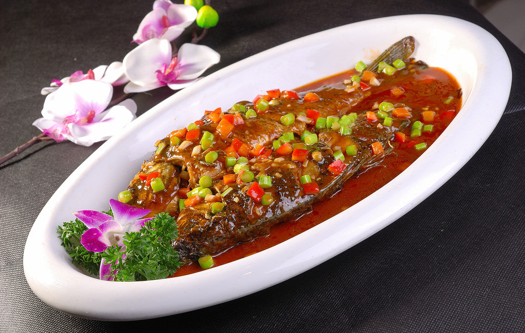 如何選購(gòu)新鮮鯽魚