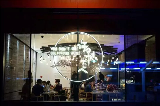 外婆家旗下“你別走”制全蝦宴，吳國(guó)平還想做什么？|餐飲界