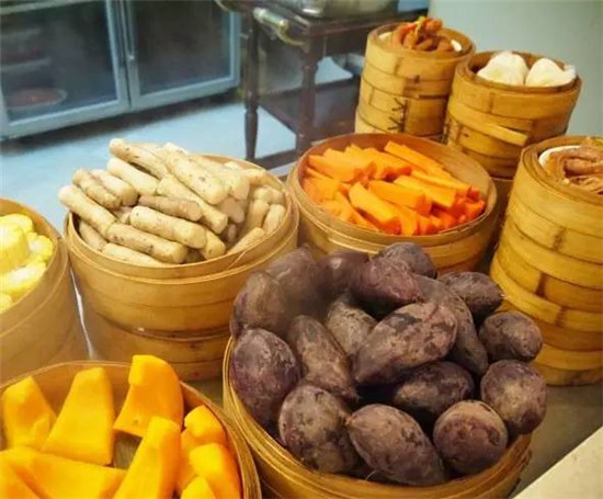 你覺(jué)得不上檔次的那些餐飲，卻為何頻頻能夠引爆市場(chǎng)？
