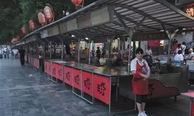 北京繁華商業(yè)區(qū)擠滿外地餐飲，老北京小吃全面萎縮