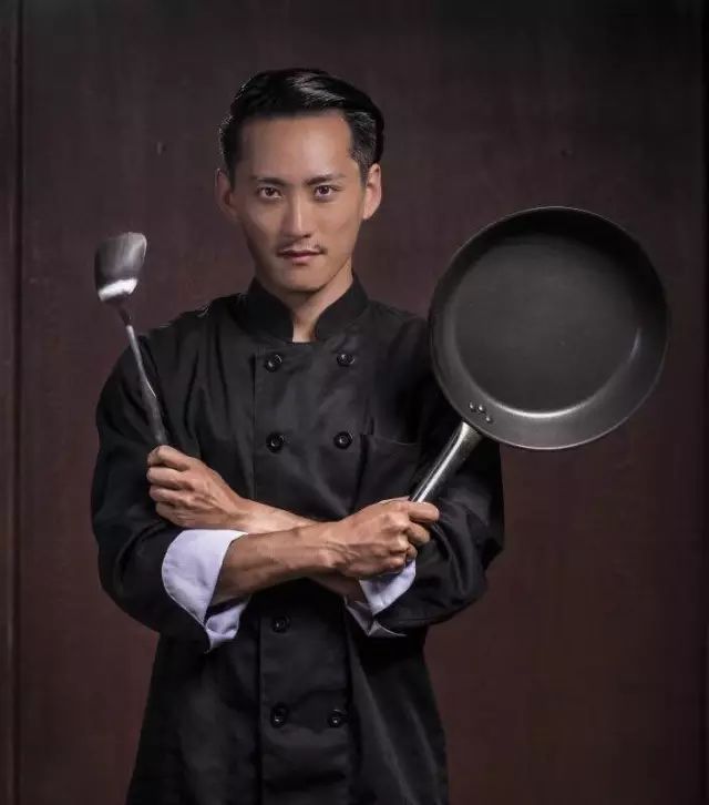 明明可以靠臉吃飯，卻做了豬手外賣，月流水做到20