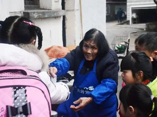 23年只賣5毛錢！這位中國奶奶做出了世界上最珍貴的早餐
