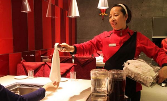 海底撈這些知名餐企是如何吸引到人才的？|餐飲界