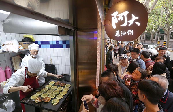 無孔不入！黃牛盯上上海網紅蔥油餅，價格翻10倍