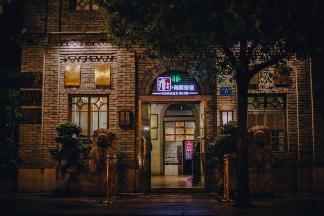 跨界做餐飲，單店日均流水43萬(wàn)，已經(jīng)火爆了四年|餐飲界
