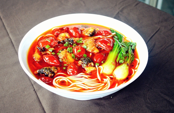 多家小面館員工稱幾月未領(lǐng)工資，重慶小面不賺錢了？|餐飲界