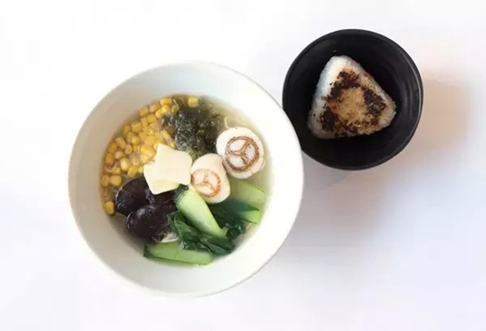 奔馳干起了餐飲，網(wǎng)友評價(jià)是這樣的……