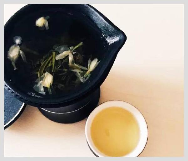 無印良品開了一家咖啡館，但主角是一款“性冷淡”的茶？