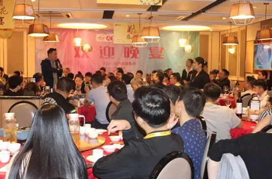 全國100位美食達人現(xiàn)場考察譚廚中山傳家菜，火爆朋友圈！