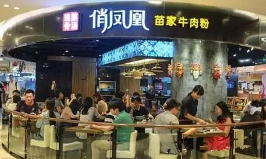 一年100萬碗米粉，日翻臺(tái)22.9次，俏鳳凰坪效是麥當(dāng)勞2倍|餐飲界