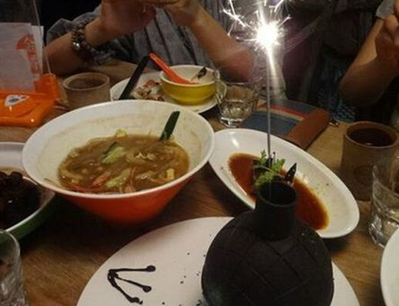 點(diǎn)了道餐廳特色“地雷菜” 誰知上桌真“炸”了，燙傷顧客
