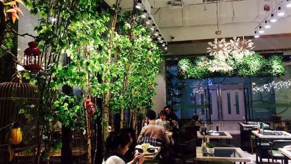 餐飲又一新業(yè)態(tài)？“生產(chǎn)基地+中央廚房+餐飲門(mén)店”能玩轉(zhuǎn)嗎？|餐飲界