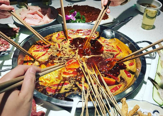 敢去紐約時代廣場秀肌肉，這個四川火鍋憑什么？