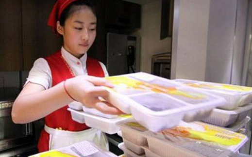 高鐵上可以訂外賣了！肯德基、麥當(dāng)勞、真功夫們率先“上車”！