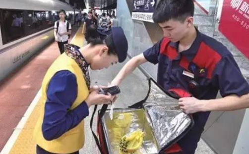 不爭(zhēng)外賣競(jìng)價(jià)排名，利用這種操作，吸引了10多萬的忠實(shí)粉絲