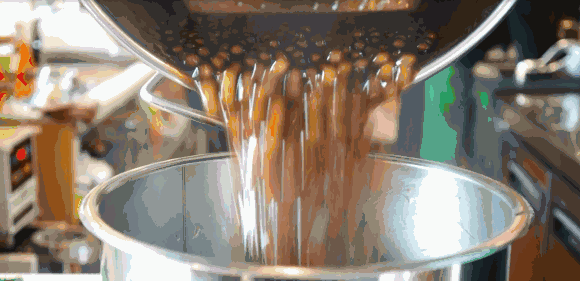 一杯奶茶=8罐紅牛！你們愛喝的COCO、貢茶等暢銷奶茶，還敢喝嗎？