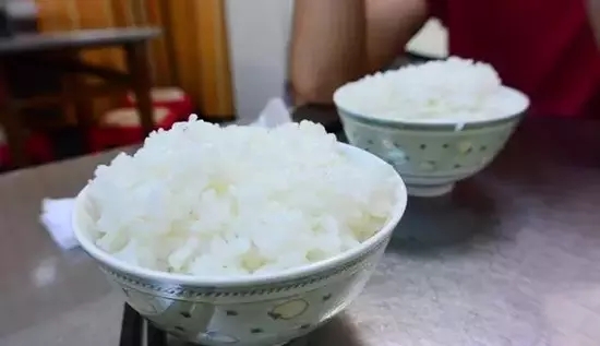 網(wǎng)上瘋傳1杯酸奶=2罐可樂(lè) 你以后還敢喝嗎？|餐飲界