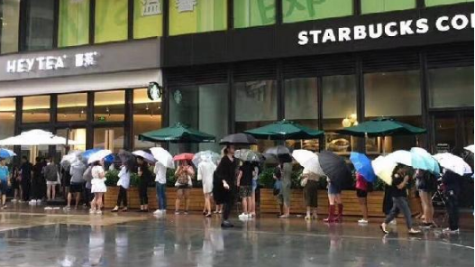 帝都開業(yè)首日排隊排到星巴克門口！喜茶離成為“巨頭”還有多遠(yuǎn)？