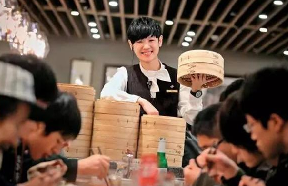 鼎泰豐員工忠誠度高、服務水平強的秘密原因是？