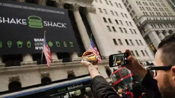 美國漢堡網(wǎng)紅“Shake Shack”要來上海開店了，不過要等到2019年