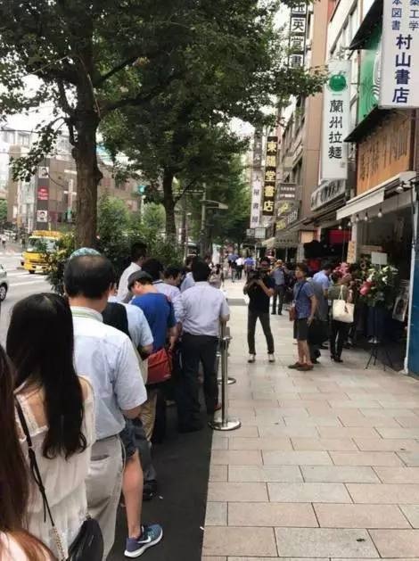 100塊一碗的蘭州拉面竟在日本排長隊，中國餐飲人該如何走出去？ | 深思