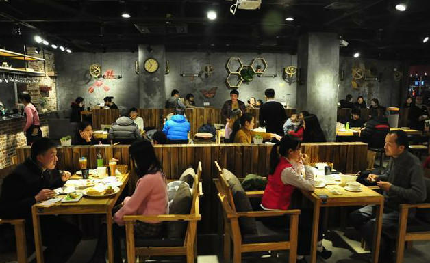 每天只賣一道菜月入120萬日元，她成功的秘訣是什么？|餐飲界