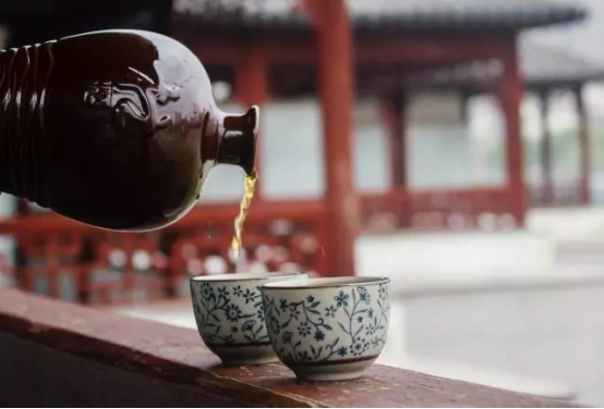 耘林黑杜酒拔草：百年工藝，古法釀造果然名不虛傳！|餐飲界