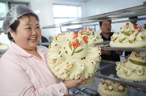 大媽賣饅頭3年 年銷1000萬元，網(wǎng)友：我該賣燒餅還是賣饅頭？