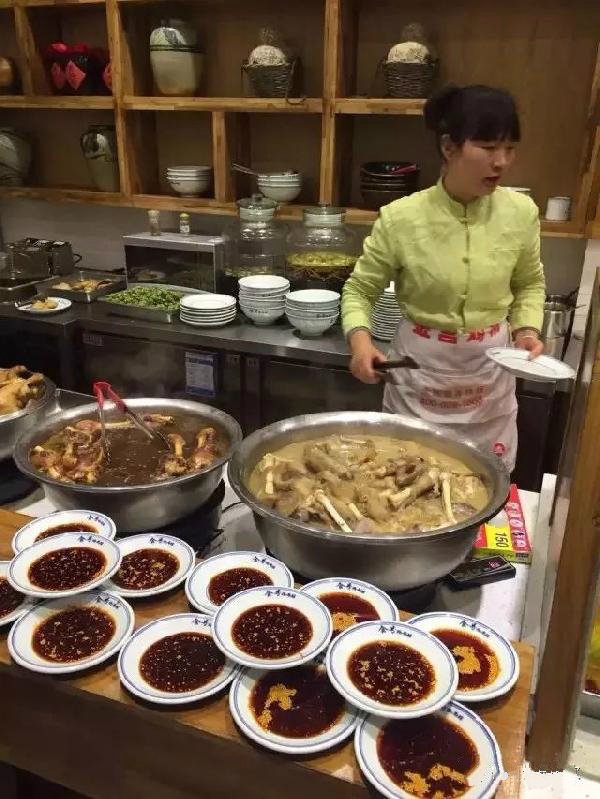 食號燴面館：只賣一碗面，日翻臺六次，營業(yè)額達3萬！|餐飲界
