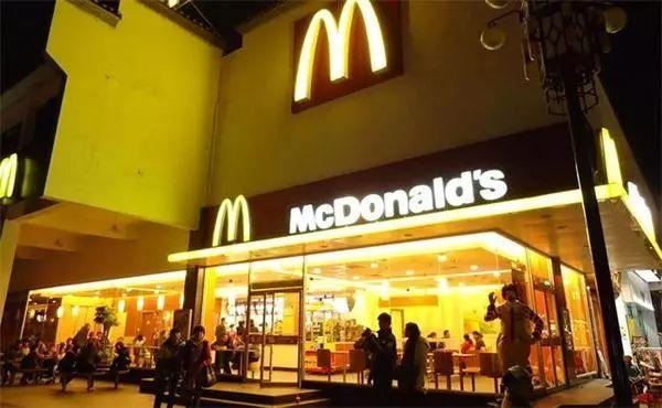 麥當勞的簡餐化套路，學晚了被甩幾條街！