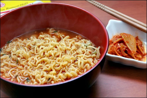 外賣(mài)終結(jié)方便面？ 專(zhuān)家稱(chēng)方便面可轉(zhuǎn)向休閑食品