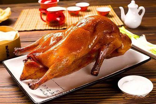 同樣都是做鴨，成名600年的烤鴨鼻祖，竟這樣被全聚德?lián)屃孙L(fēng)頭？|餐飲界