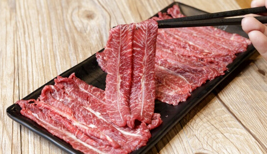 這個城市400多家潮汕牛肉火鍋，今冬只剩下101家，原來被串串香給頂了|餐飲界