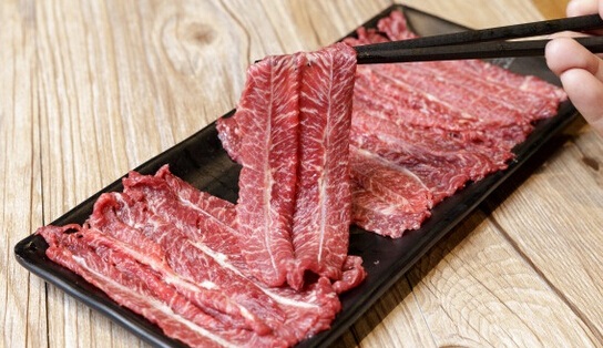 這個城市400多家潮汕牛肉火鍋，今冬只剩下101家，原來被串串香給頂了