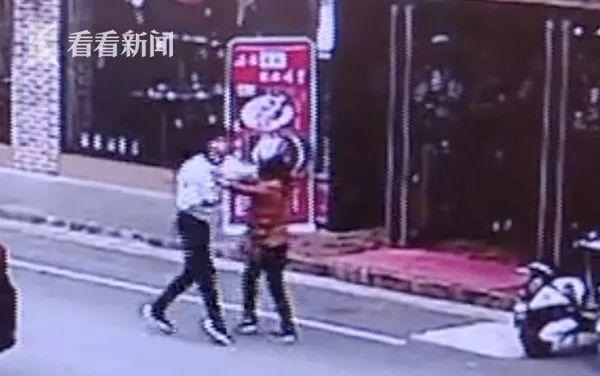餐廳女員工遲到1分鐘被辭退，還被負(fù)責(zé)人猛踹、狠扇耳光