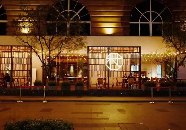 他在酒吧街上花400萬開了一間包子鋪，結(jié)果……