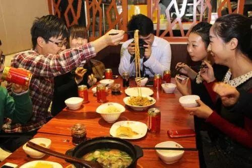客流劇增、人員混亂，春節(jié)要怎么值班才能讓顧客滿意，讓自己多賺？