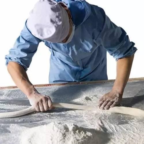 發(fā)獎金，給廚師配保姆留住員工？但論留人還是海底撈牛