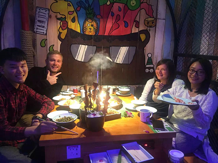知道你抵擋不住火鍋的誘惑，一份美食大餐免費送給你