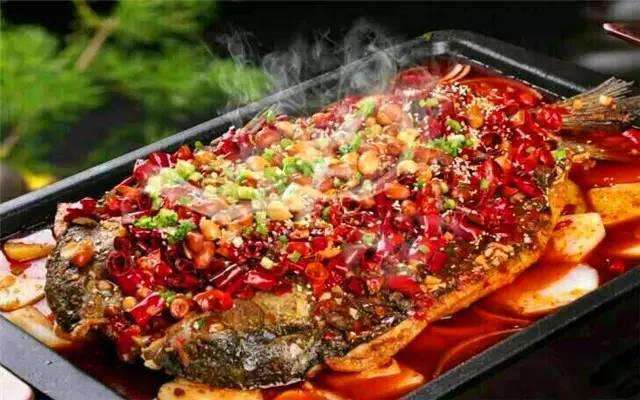 縱有萬般風情，不及同桌的蛙烤魚銷魂
