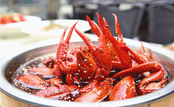 小龍蝦提價入市：食客說吃不起，餐廳說不賺錢