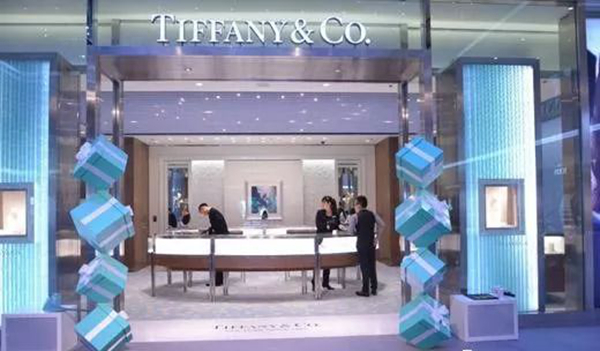 從時(shí)尚到過(guò)時(shí)，Tiffany藍(lán)是這樣一步步被餐飲人用廢的！