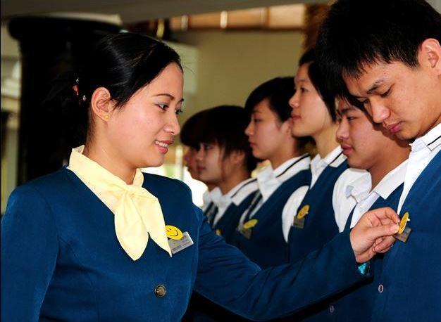 “小女孩”是做不好領(lǐng)班的！如何做一個(gè)優(yōu)秀的餐廳領(lǐng)班？