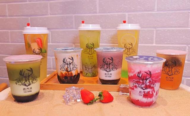 鹿角戲更名傳因資本注入，茶飲品牌緣何受資本青睞？｜餐見(jiàn)