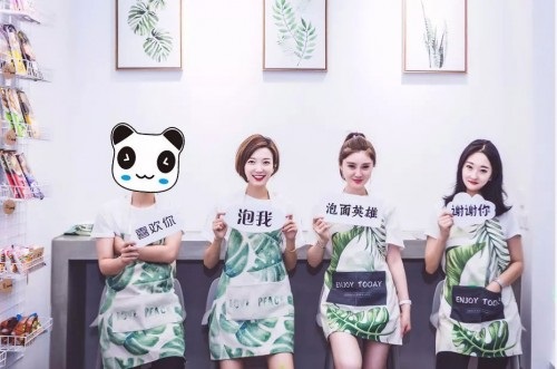 90后美女網(wǎng)紅開“泡面英雄”餐廳，日入3萬(wàn)走紅網(wǎng)絡(luò)